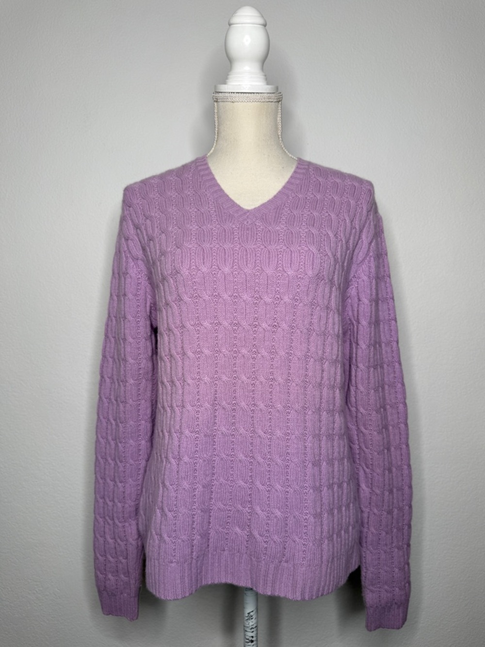 Neiman Marcus Cable Knit V‑Neck Cashmere Sweater Purple 100% Cashmere Size L